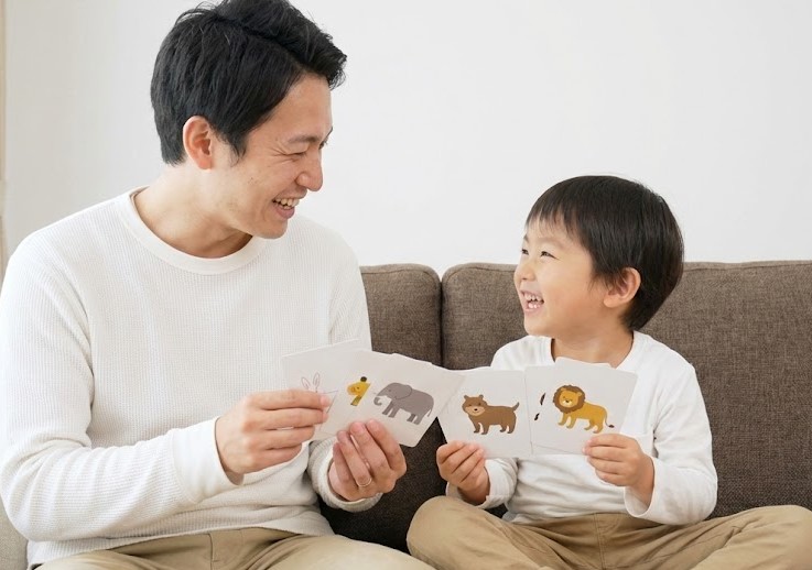 親子の会話が弾むセリアの知育玩具のカード活用術