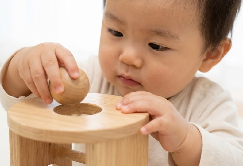 0歳10ヶ月までの指先を使う教具の魅力