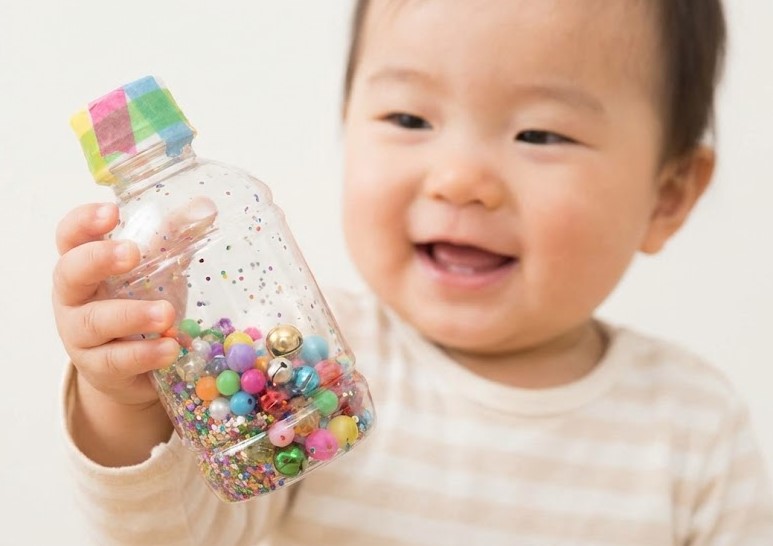 ペットボトルで作る中身が動くガラガラ