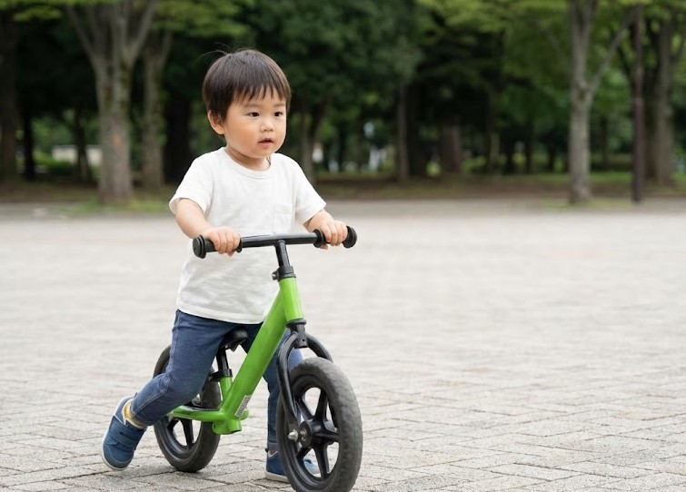 バランス感覚を養うキックバイクの魅力