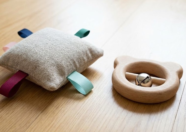 脳の発達を促す五感を刺激する知育おもちゃ