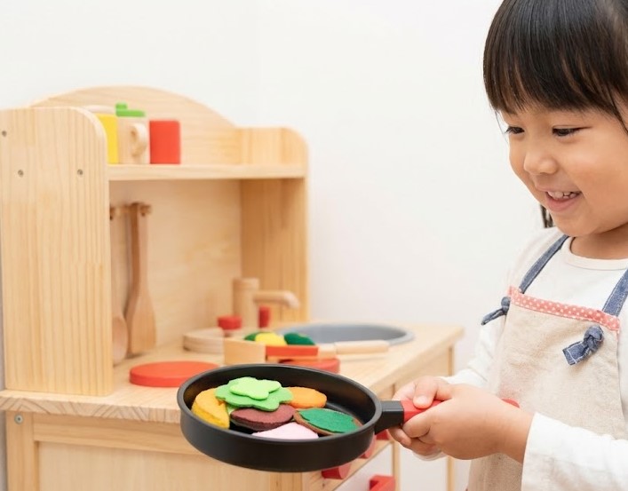 女の子が夢中になるごっこ遊びやメイキングトイ